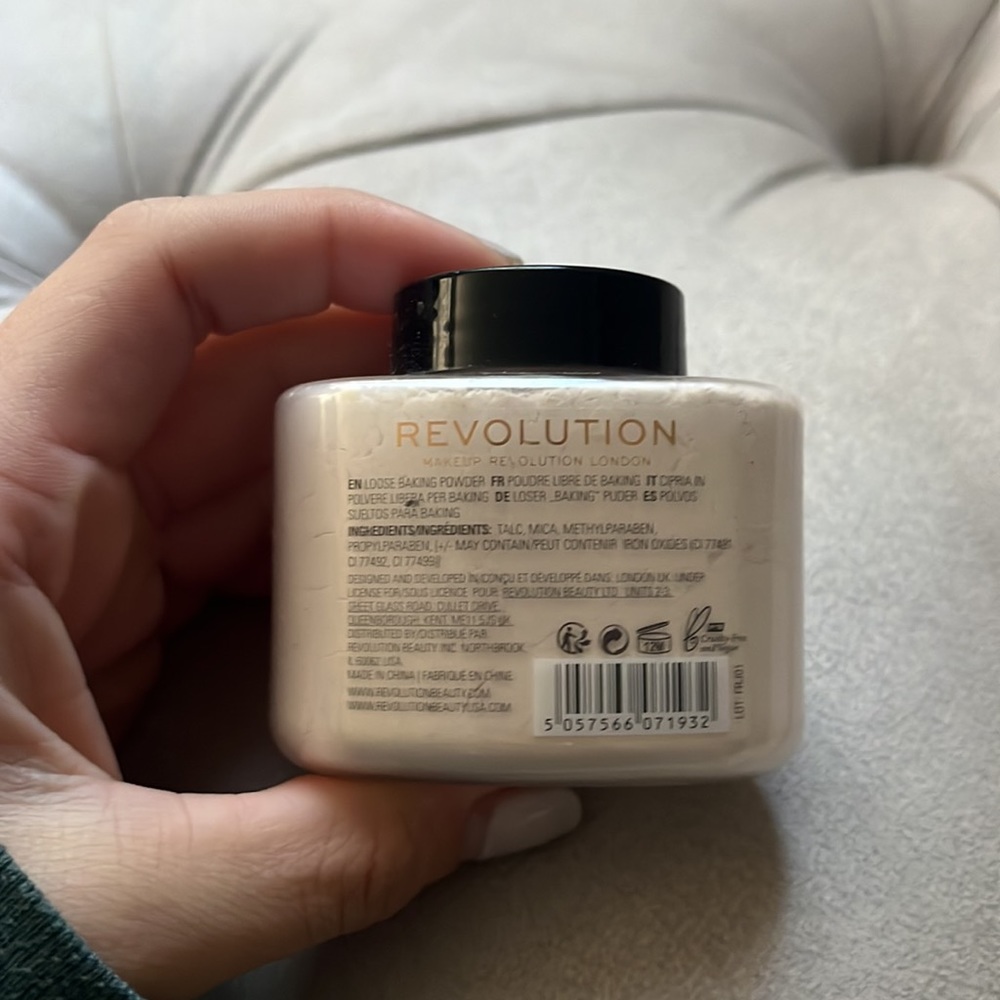 Revolution Translucent baking powder - Picture 2 of 3
